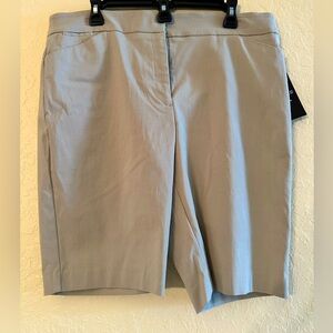 Attyre Women’s Pull On Shorts - 
Size 16 - New With Tags